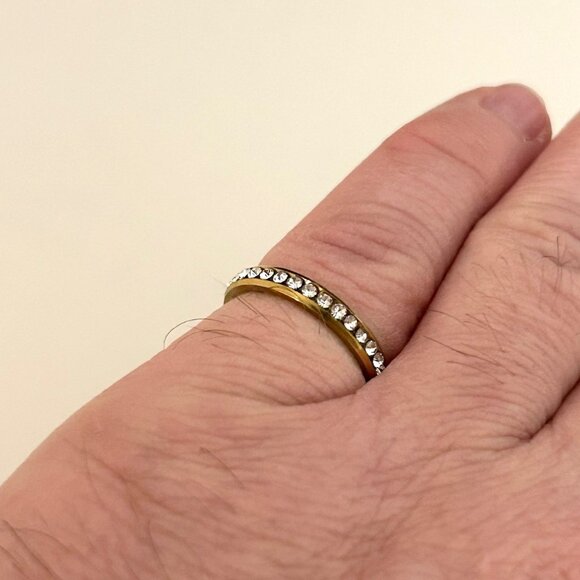 Gold Tone Ring with clear rhinestones, Size 6 Unisex - Picture 3 of 3